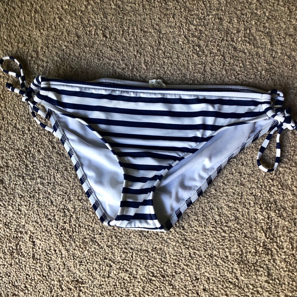 NWOT Mossimo Navy and white striped bikini bottoms